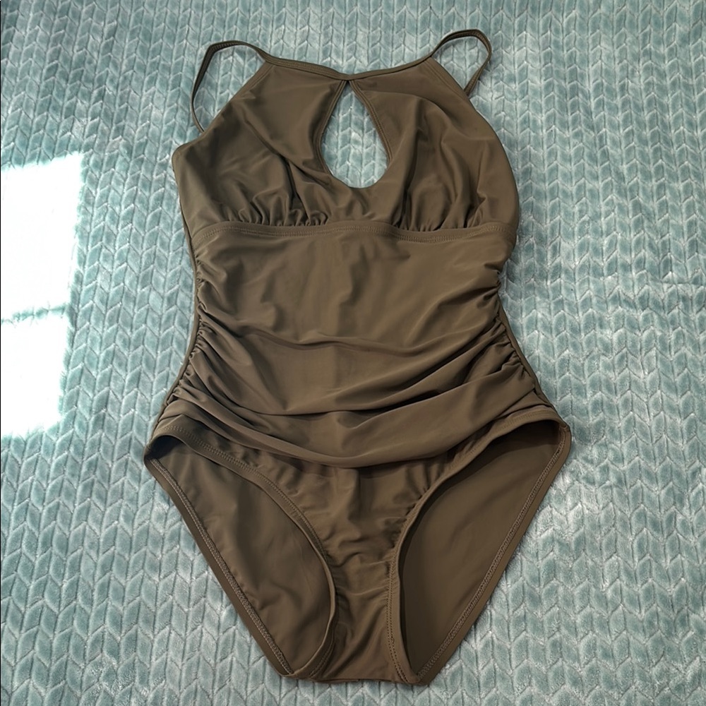 Ellen Tracy Green One Piece Swimwear with Supportive Design